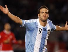 蒂姆在巴塞罗那比赛中表现优异，刷新纪录引发热议！比赛高潮迭起